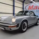 Ein aufbereitetes silbernes Cabrio