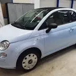 Ein aufbereiteter blauer Fiat 